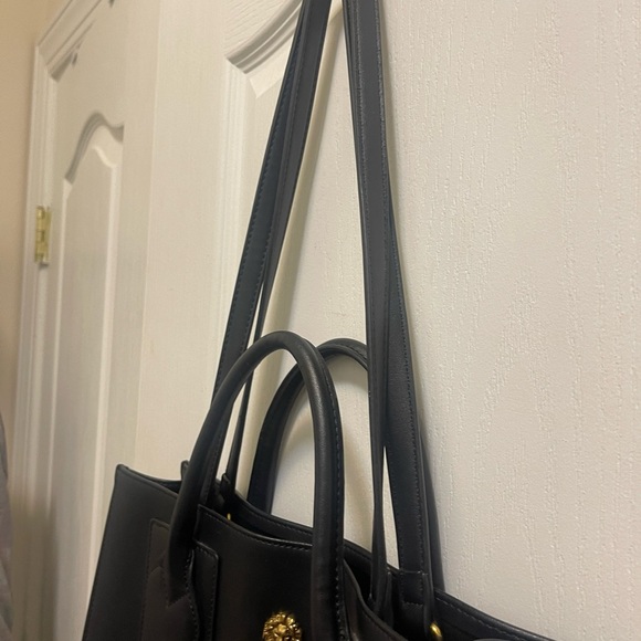 Anne Klein gorgeous new condition long shape bag with Gold-Tone Hardware - Picture 5 of 13